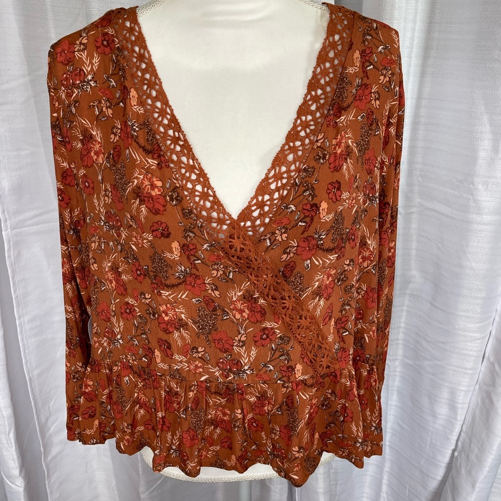 Coco + Jaimeson Lace Floral Top💐🤎🤍🧡